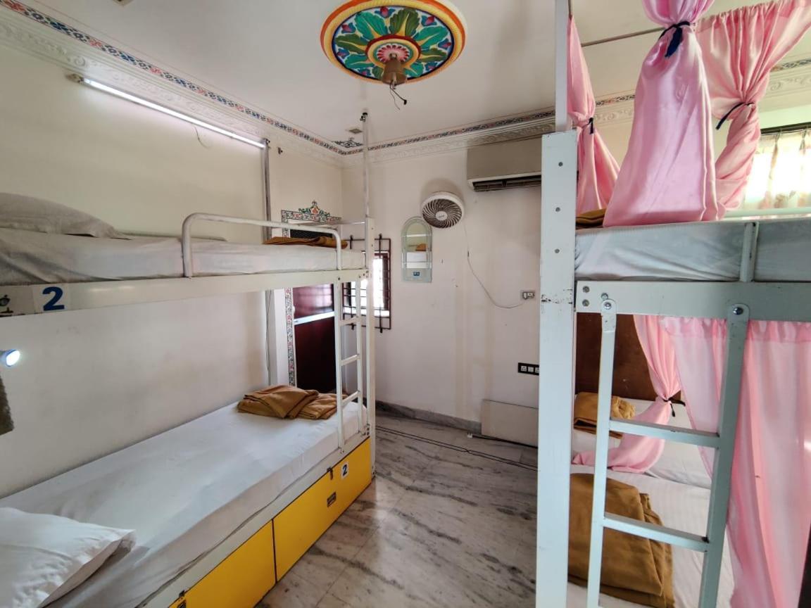 Whereabout Hostel Udaipur Eksteriør bilde
